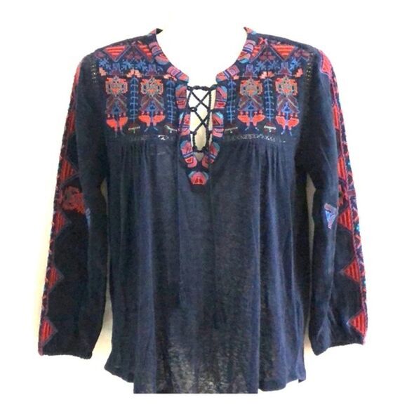 ✨ HP✨Lace Up Embroidered Top✨ - Picture 2 of 5